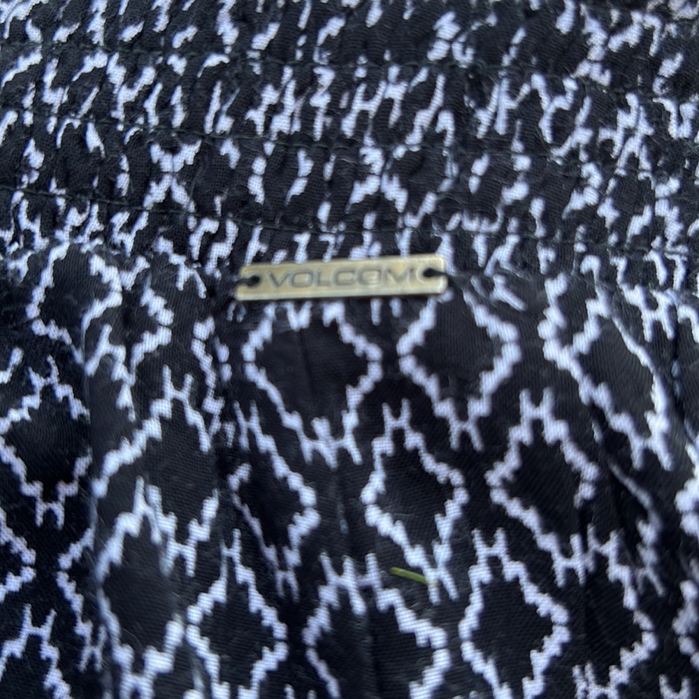 EUC Volcom pool or beach cover up shirts - Picture 6 of 6